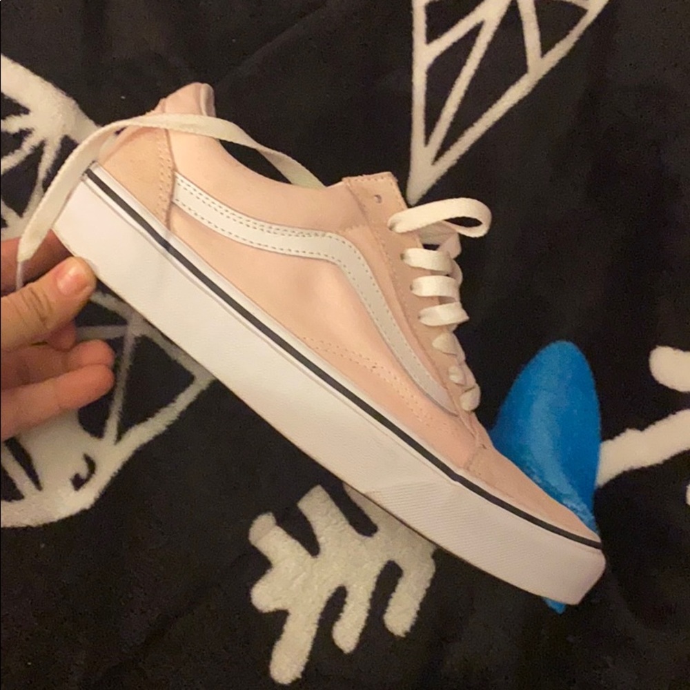 Old school pink and white vans 😍